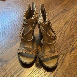 Lucky Brand Tan Strappy Heeled Sandals 8m
